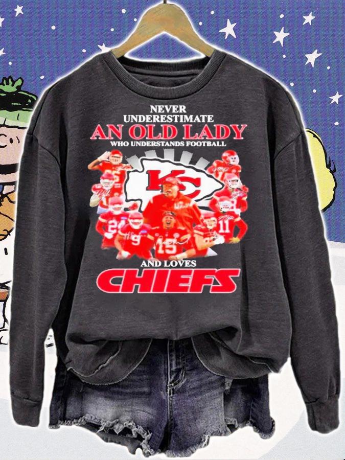 Kansas City Chiefs Never Underestimate An Old Lady Who Understands Football Signatures Shirt t-shirt sweatshirt