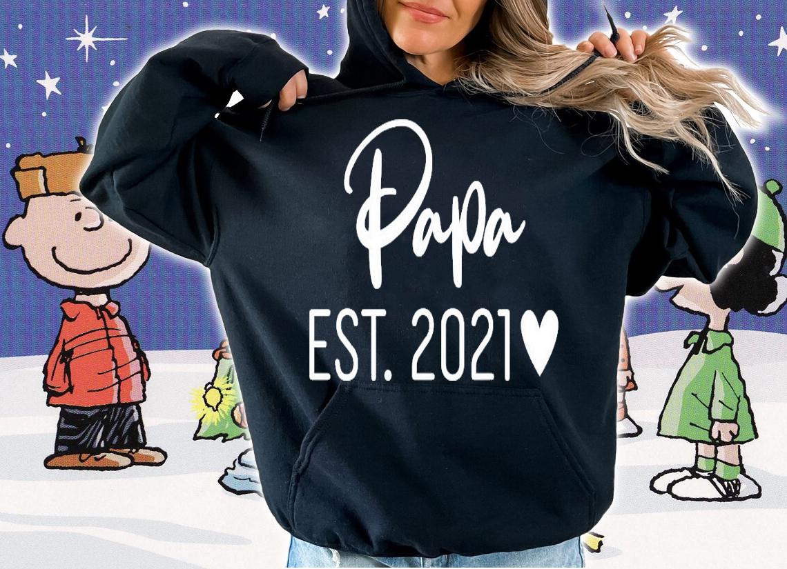 Papa EST. 2021 New Baby T-Shirt hoodie