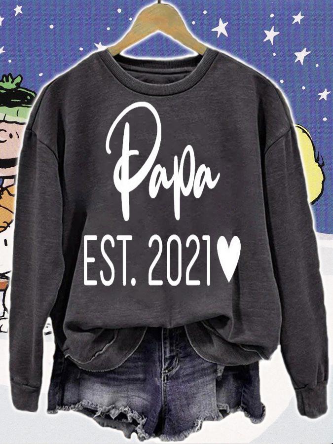 Papa EST. 2021 New Baby T-Shirt sweatshirt